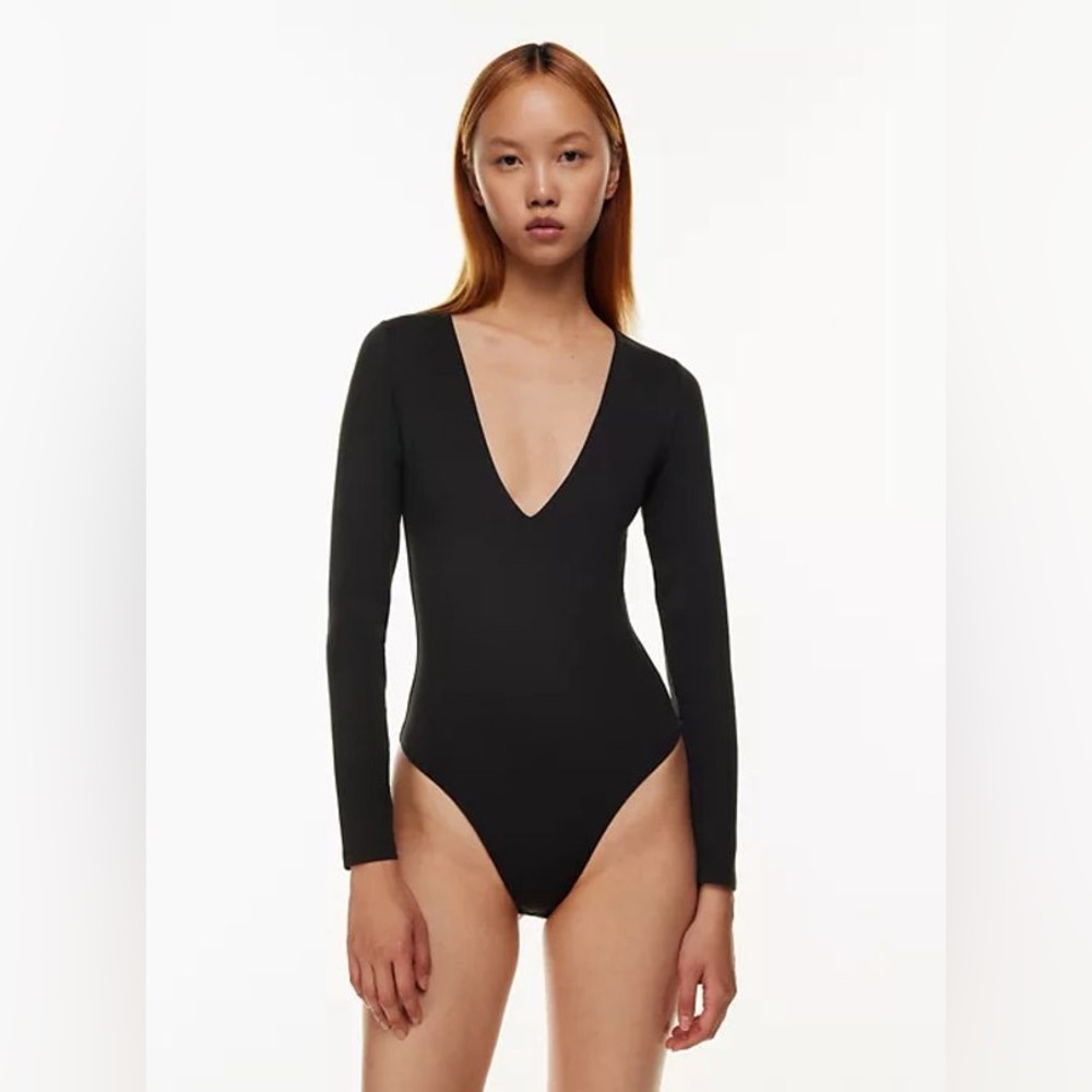 Aritzia Babaton Contour V-neck bodysuit - XS